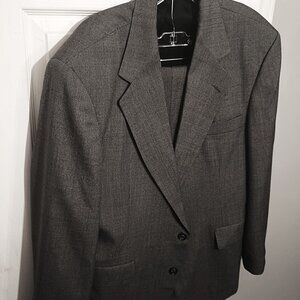 Haggar Men 2 Piece Gray Suit     42S